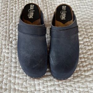 Navy Leather Sandgren Heeled Clogs